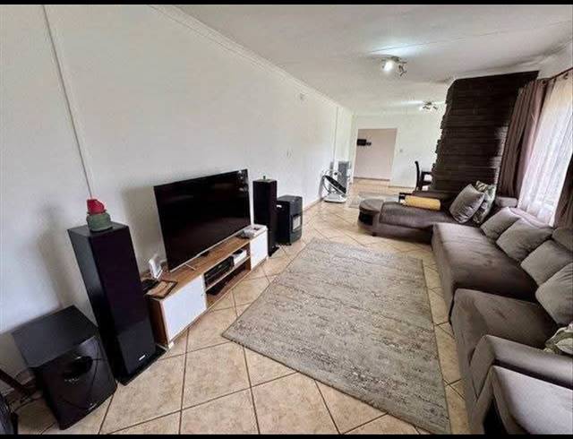 3 BEDROOM HOUSE FOR SALE IN BIRCHLEIGH